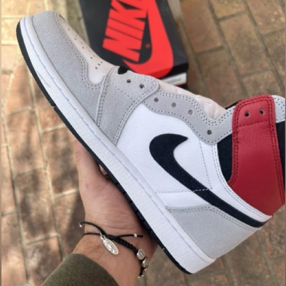 Air Jordan 1 - Light Smoke Grey (High) - Picture 2 of 8